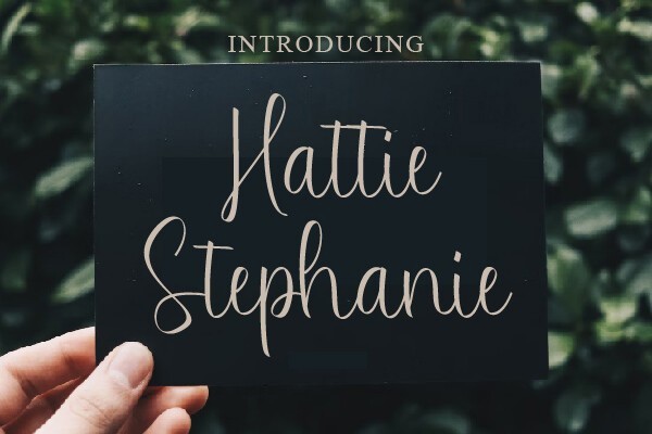 Ejemplo de fuente Hattie Stephanie Regular