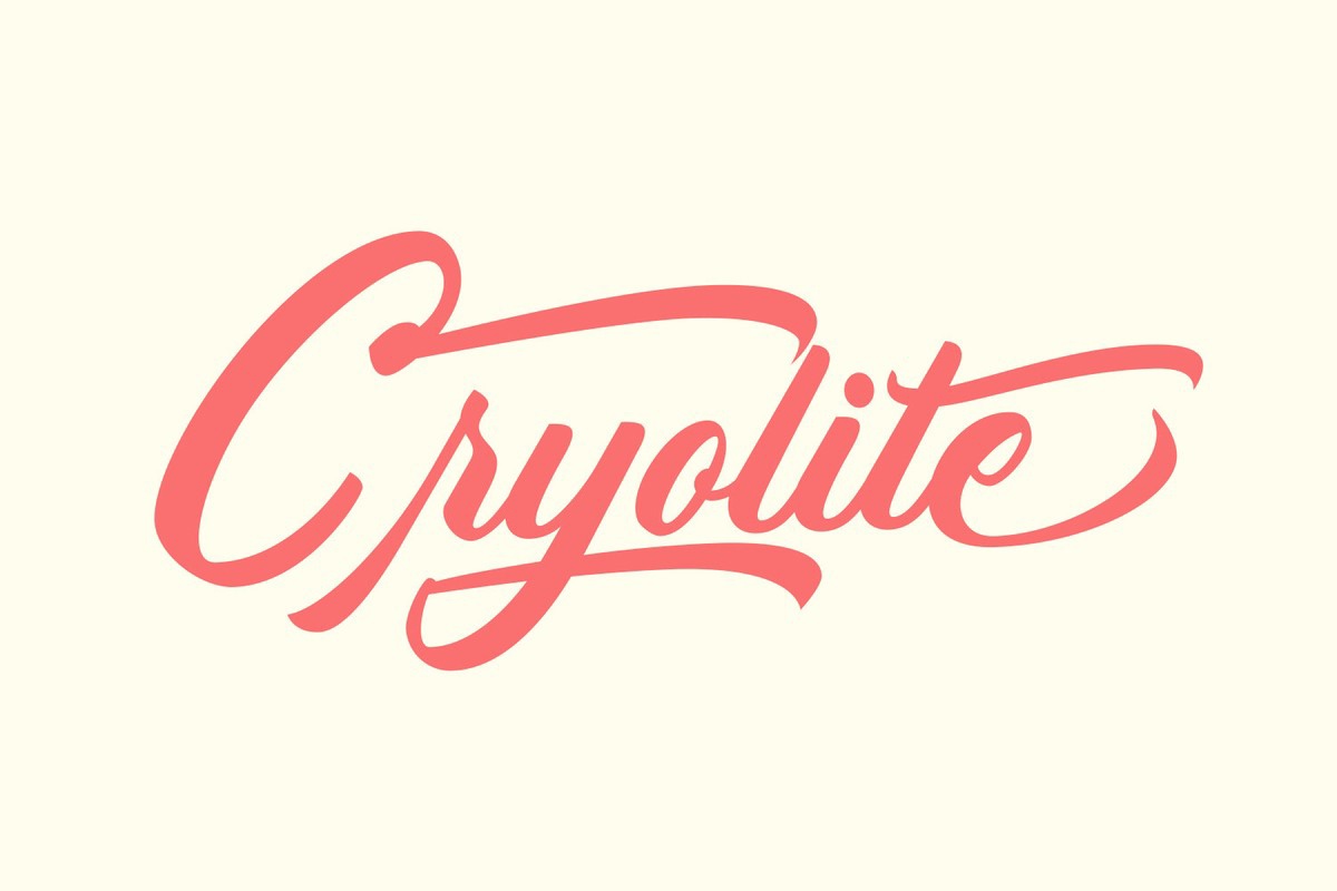 Ejemplo de fuente Cryolite Regular