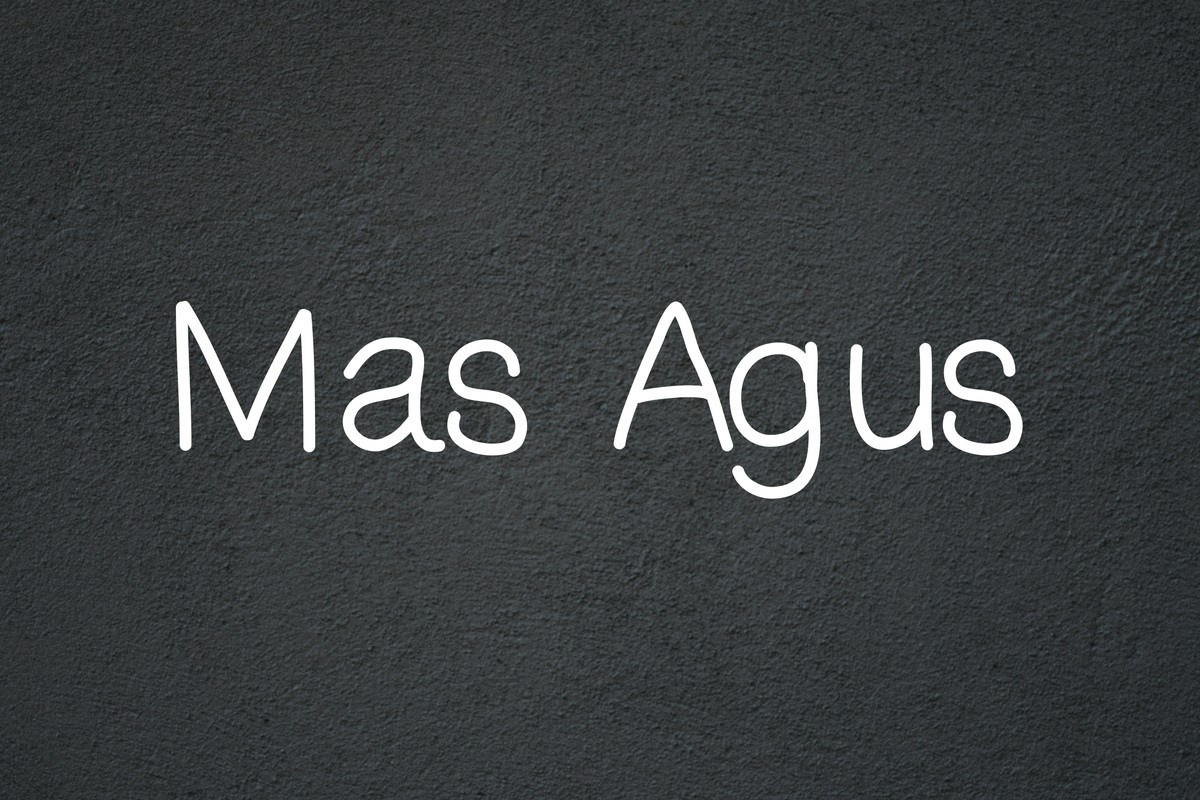 Ejemplo de fuente Mas Agus Regular